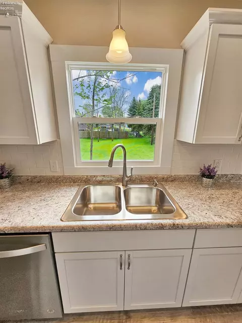 Kitchen - 112 Nelson St, Clyde, OH 43410 photo 6 of 8
