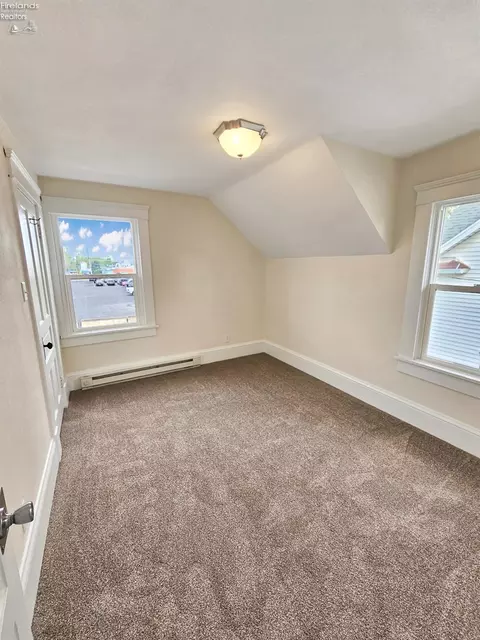 Bedroom - 112 Nelson St, Clyde, OH 43410 photo 5 of 6