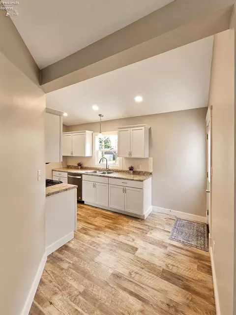 Kitchen - 112 Nelson St, Clyde, OH 43410 photo 2 of 8
