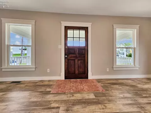 Entry Way - 112 Nelson St, Clyde, OH 43410 photo 3 of 8