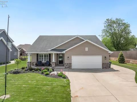 5351 E Bay Pointe Cir, Port Clinton, OH 43452