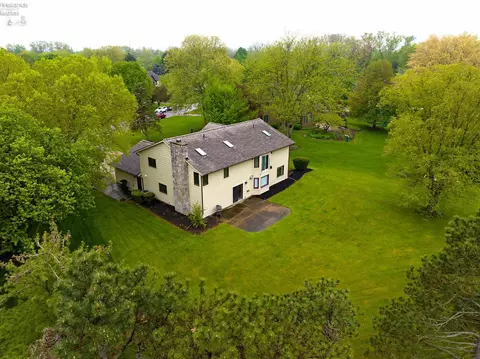2305 Deerpath Dr, Sandusky, OH 44870 photo 3