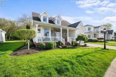 117 Cottage Cove Dr, Marblehead, OH 43440