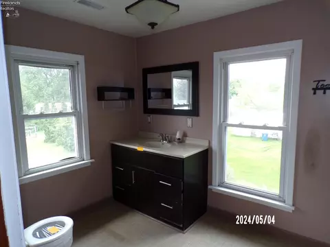 Bath - 417 High St, Bellevue, OH 44811 photo 1 of 2