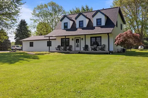 Exterior - 7110 Darrow Rd, Huron, OH 44839 photo 2 of 6