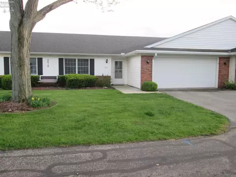 4618 Pinewood Dr #221, Sandusky, OH 44870