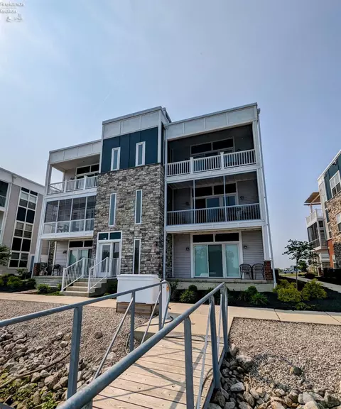 2580 S Waterside Ct #312, Marblehead, OH 43440