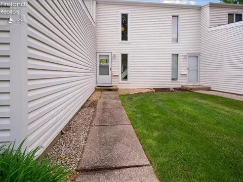 244 Deepwood Dr, Wadsworth, OH 44281