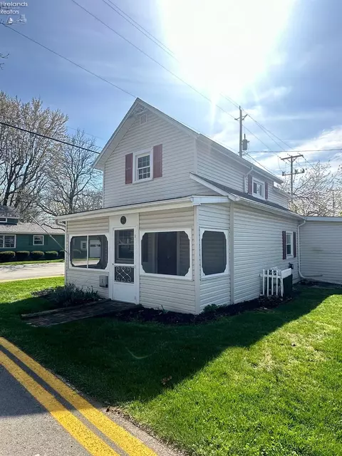 462 Sycamore Ave, Marblehead, OH 43440