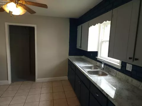 505 E Madison St, Sandusky, OH 44870 photo 9