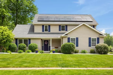 777 Dogwood Ln, Vermilion, OH 44089