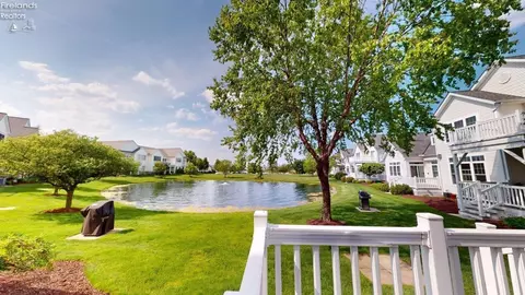 5333 Swan Dr #J2, Port Clinton, OH 43452