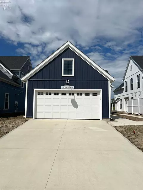 2472 Torino, Port Clinton, OH 43452