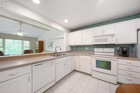 356 Lighthouse Oval, Marblehead, OH 43440 photo 8
