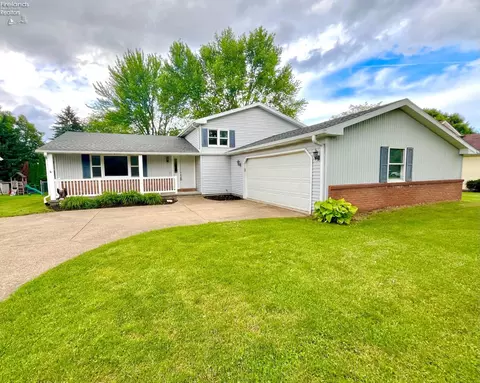 6019 Maple Hill Dr, Castalia, OH 44824