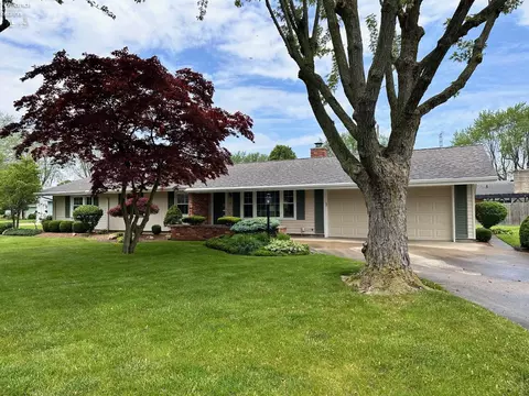 1532 Greenfield Ct, Fremont, OH 43420