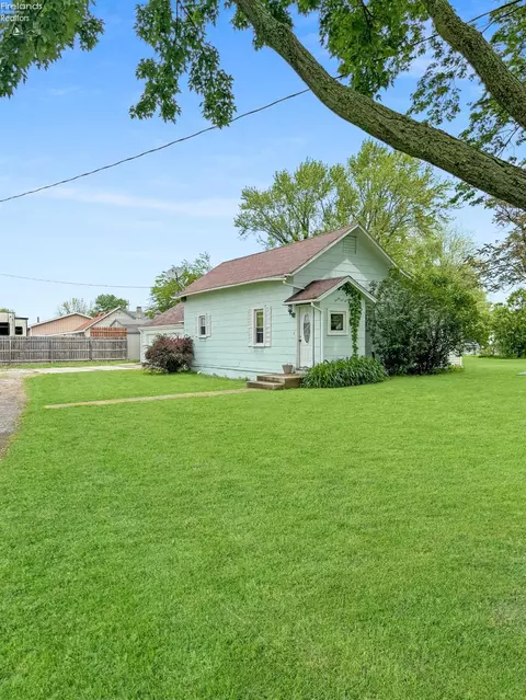 2915 W Cleveland Rd, Port Clinton, OH 43452