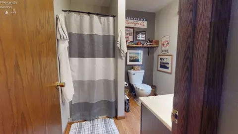 Bath - 708 Kennedy Dr, Willard, OH 44890 photo 5 of 6