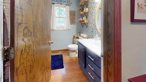Bath - 708 Kennedy Dr, Willard, OH 44890 photo 2 of 6