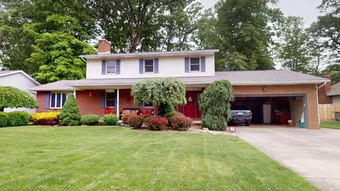 708 Kennedy Dr, Willard, OH 44890
