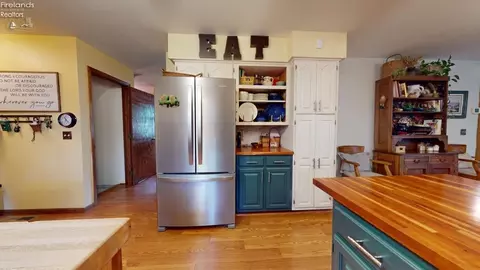 Kitchen - 708 Kennedy Dr, Willard, OH 44890 photo 2 of 3
