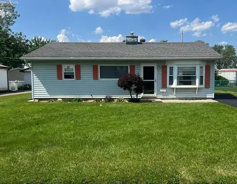 1734 Oak Ln, Fremont, OH 43420