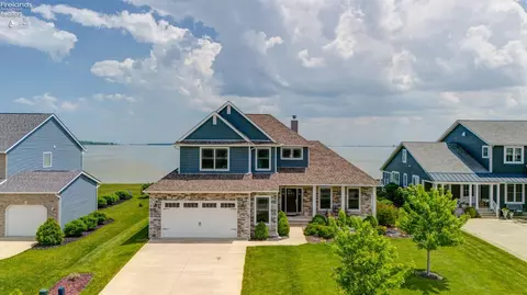 2753 S Waterside Ct, Marblehead, OH 43440