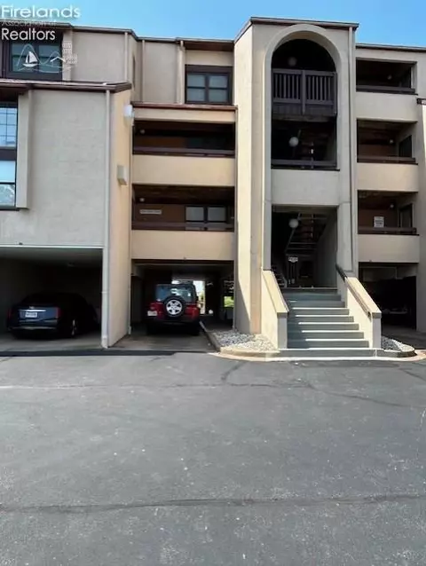 1807 E Perry St #80, Port Clinton, OH 43452