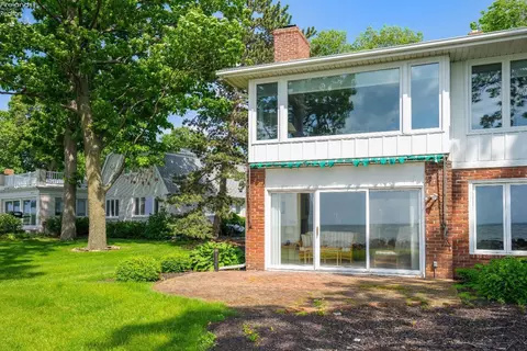 2216 N Carriage Ln #5, Port Clinton, OH 43452
