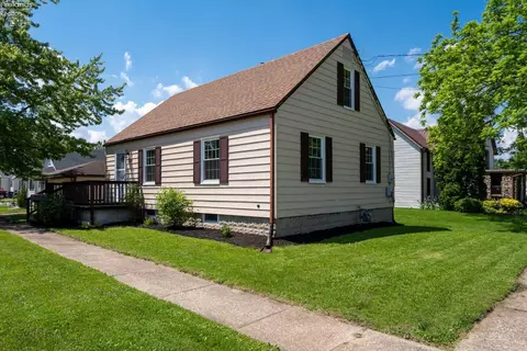 302 Walnut St, Port Clinton, OH 43452