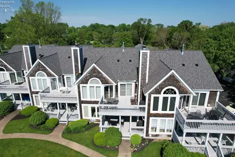 5483 E Nantucket Dr, Port Clinton, OH 43452