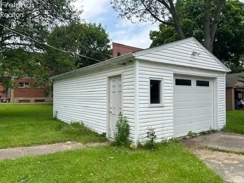 13 Baker St, Norwalk, OH 44857 photo 2