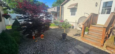 411 Maplewood St, Willard, OH 44890 photo 3