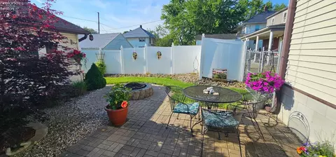 411 Maplewood St, Willard, OH 44890 photo 2