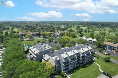 647 Mariner Village Dr, Huron, OH 44839