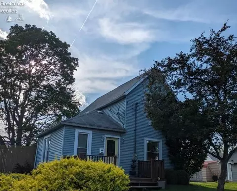 12 Dale Ave, Shelby, OH 44875