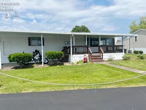 1859 NE Ne Catawba Rd #115, Port Clinton, OH 43452