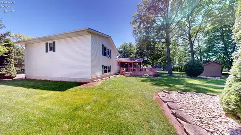 912 Tamarack Dr, Willard, OH 44890 photo 9