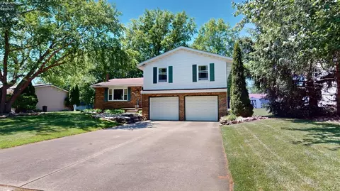 912 Tamarack Dr, Willard, OH 44890 photo 2