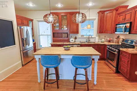 Kitchen - 202 Center St, Huron, OH 44839 photo 3 of 4