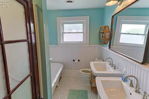 Bath - 202 Center St, Huron, OH 44839 photo 5 of 6