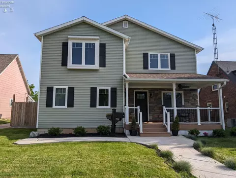 104 W Ottawa St, Oak Harbor, OH 43449