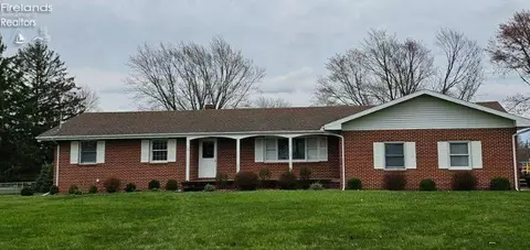 61 Pleasant St, Wakeman, OH 44889