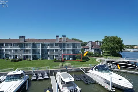 130 Marina Point Dr, Sandusky, OH 44870