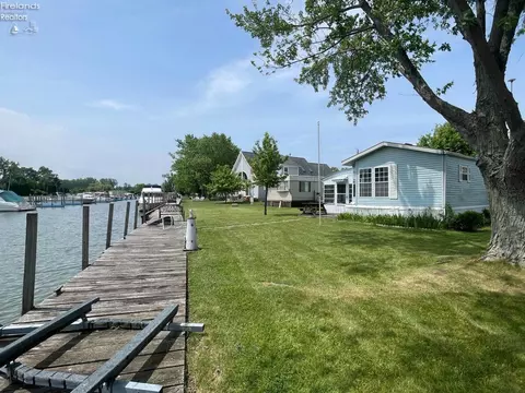 1641 N Starboard Ave, Port Clinton, OH 43452