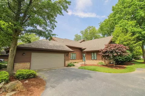 2307 Quail Hollow Ln, Sandusky, OH 44870