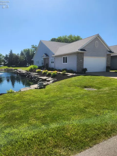 721 N Hidden Harbor Dr, Port Clinton, OH 43452