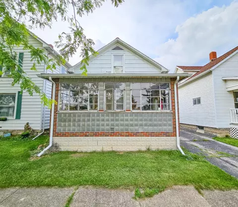 1108 Moore St, Fremont, OH 43420