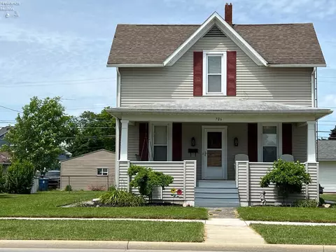 706 Rawson Ave, Fremont, OH 43420