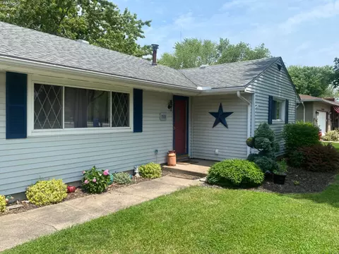 1533 W Fremont Rd, Port Clinton, OH 43452
